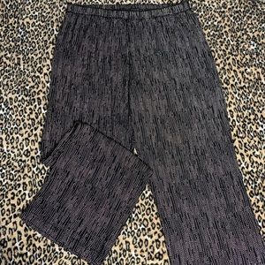 BLACK AND WHITE STRETCHY PANTS